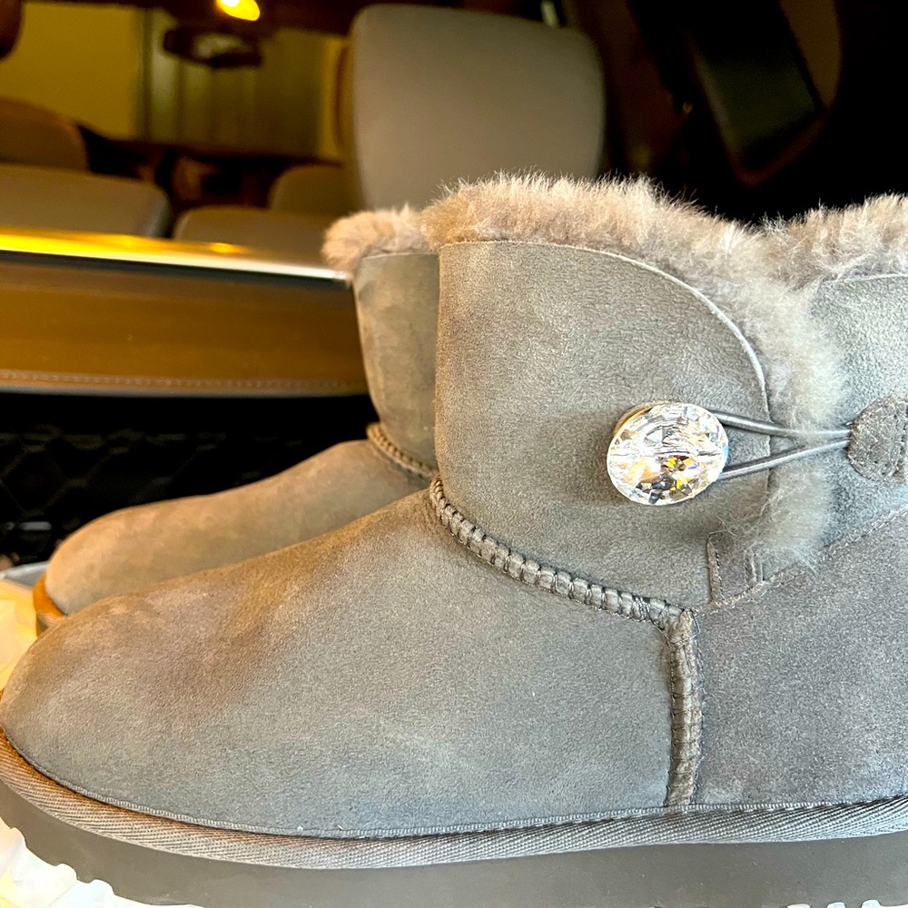Ugg Bailey button bling grey